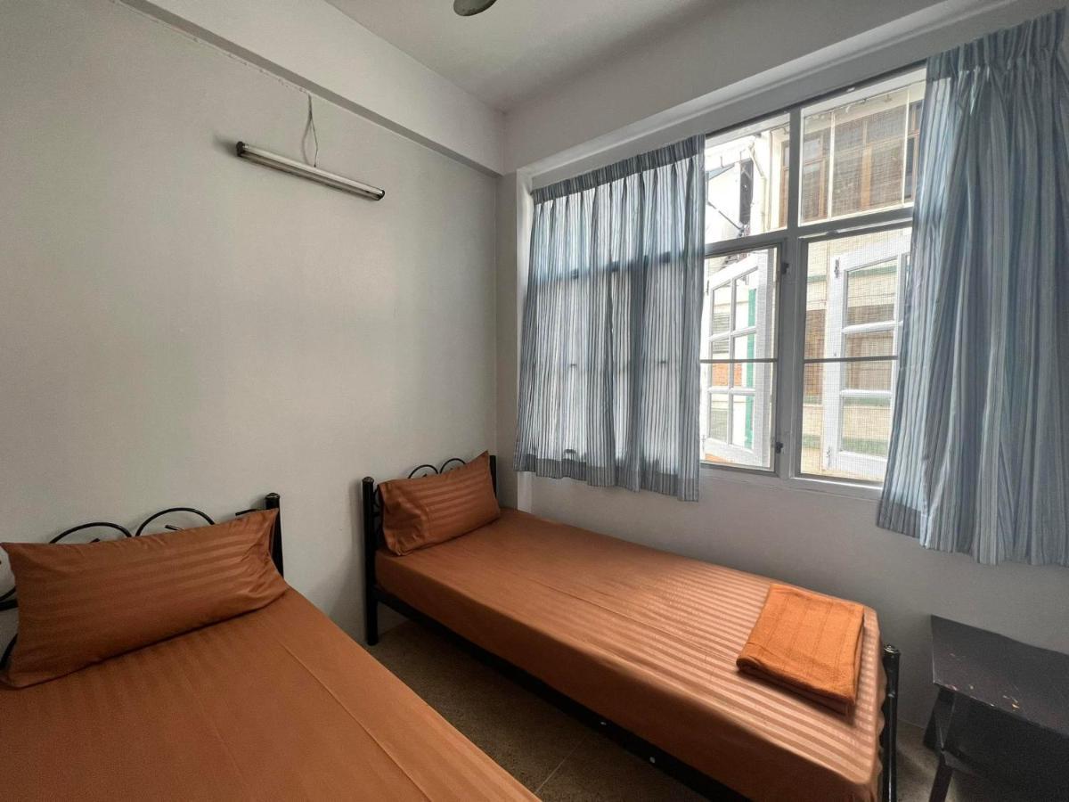 Merry V Guesthouse 방콕 외부 사진